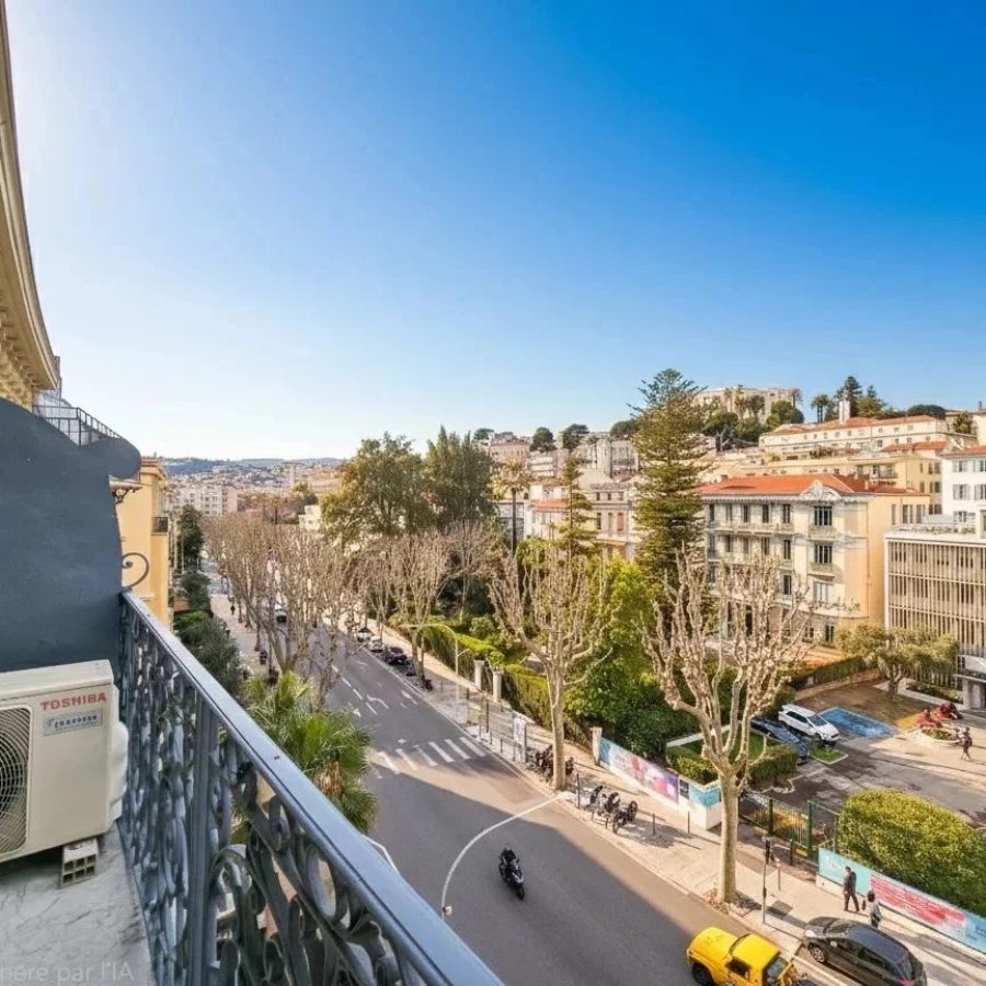 Appartement 3 pièces dernier étage Carabacel