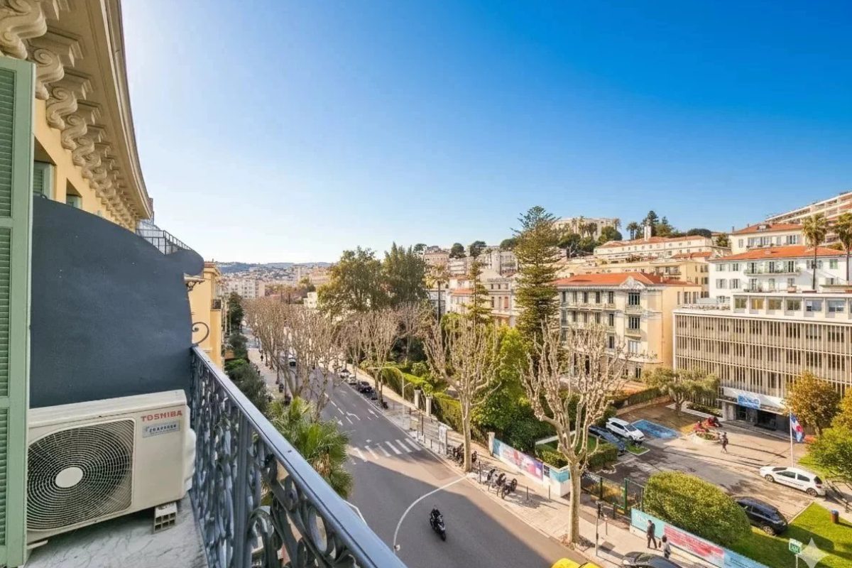 Appartement 3 pièces dernier étage Carabacel