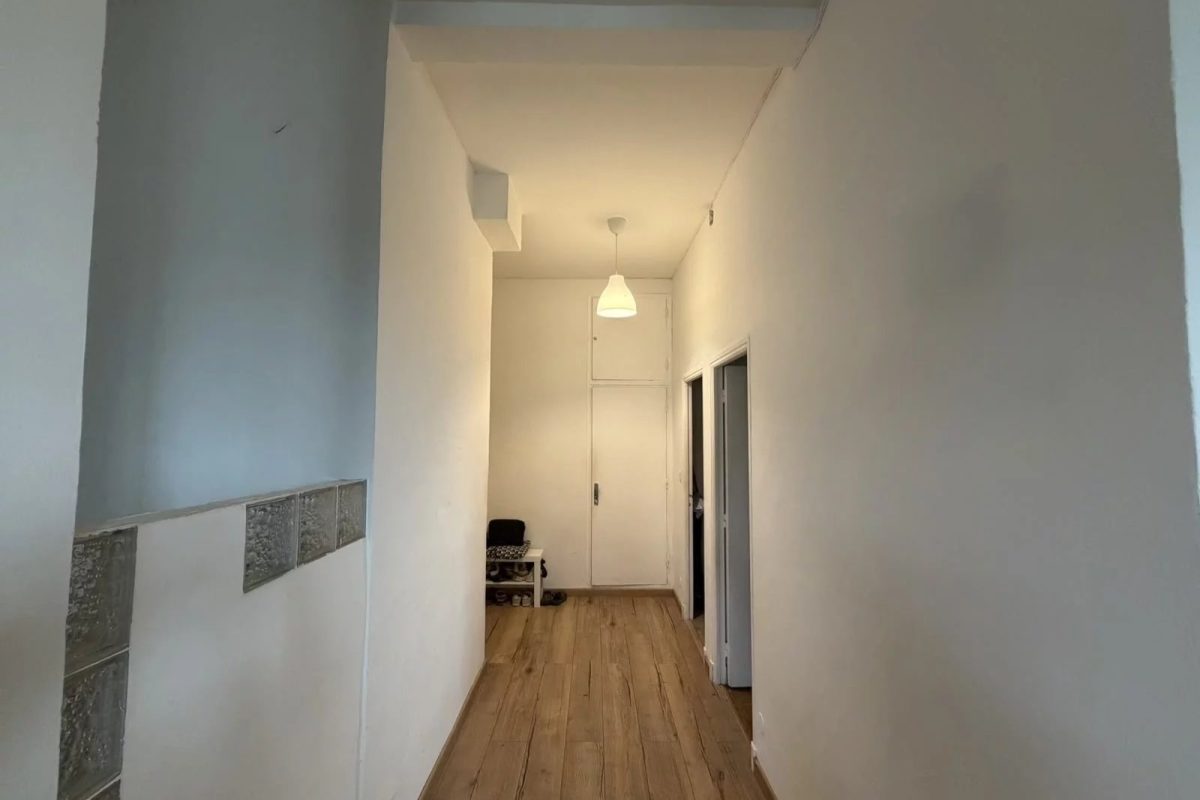 Grand studio de 47,28 m² en rez-de-chaussée