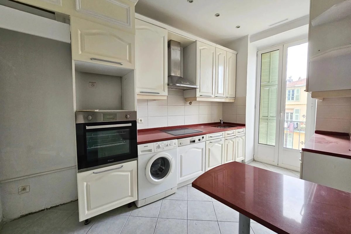 Appartement 3 pièces dernier étage Carabacel