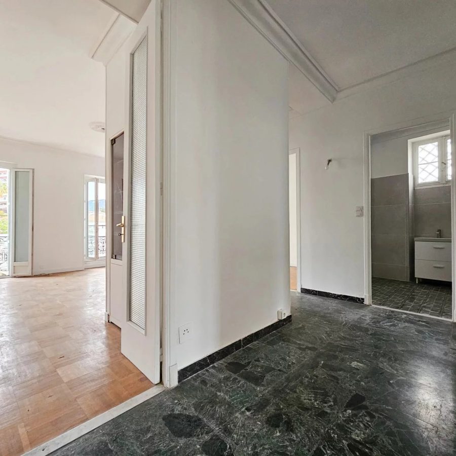 Appartement 3 pièces dernier étage Carabacel