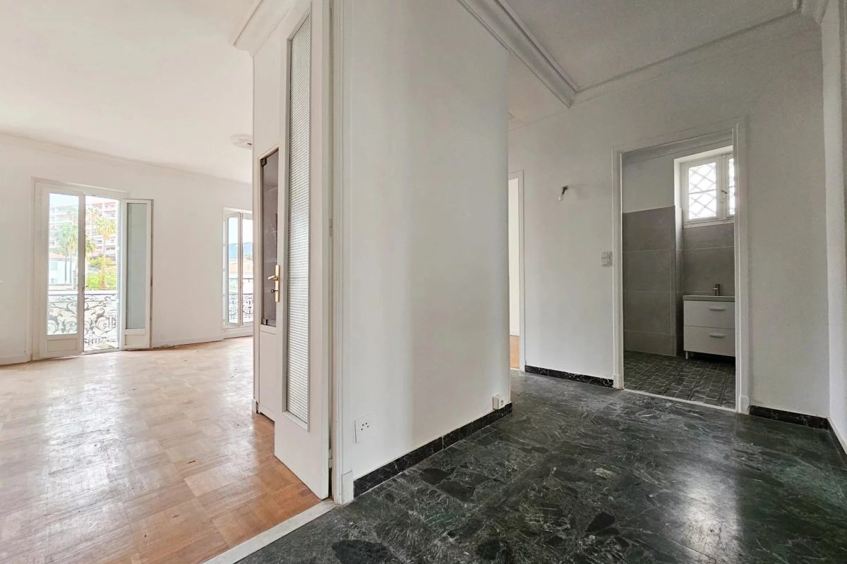 Appartement 3 pièces dernier étage Carabacel