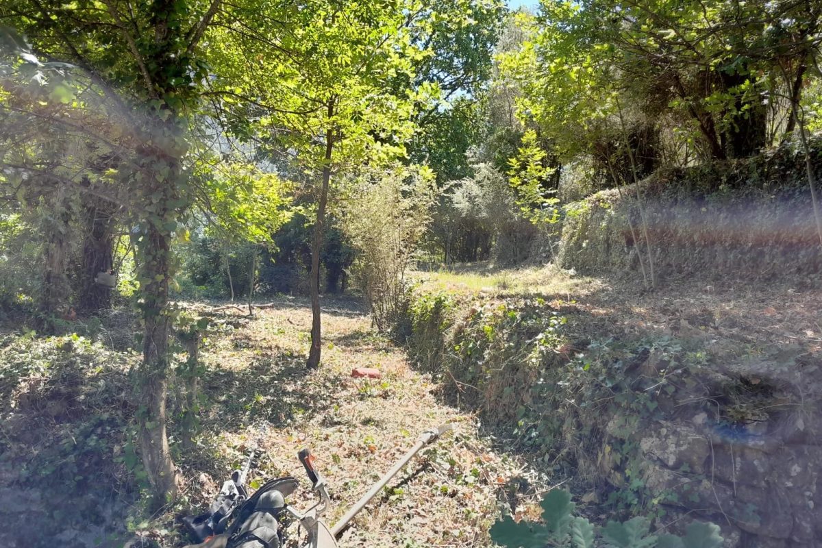 DURANUS - TERRAIN 1902 m2 CONSTRUCTIBLE